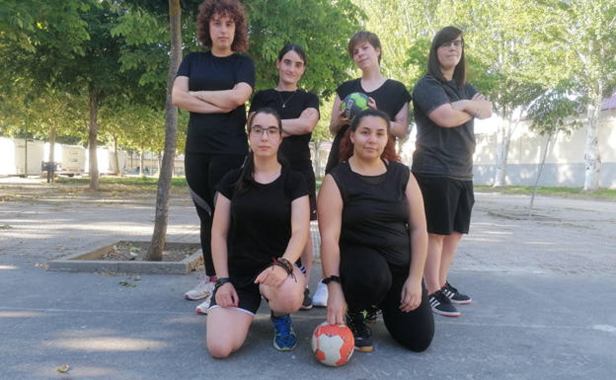 Algunas de las jugadoras del Balonmano Burgos Femenino. 