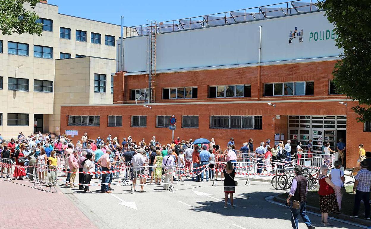 Vacunación masiva en el polideportivo de la UBU.