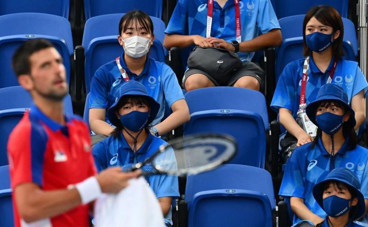 Djokovic se lamenta durante el partido. 