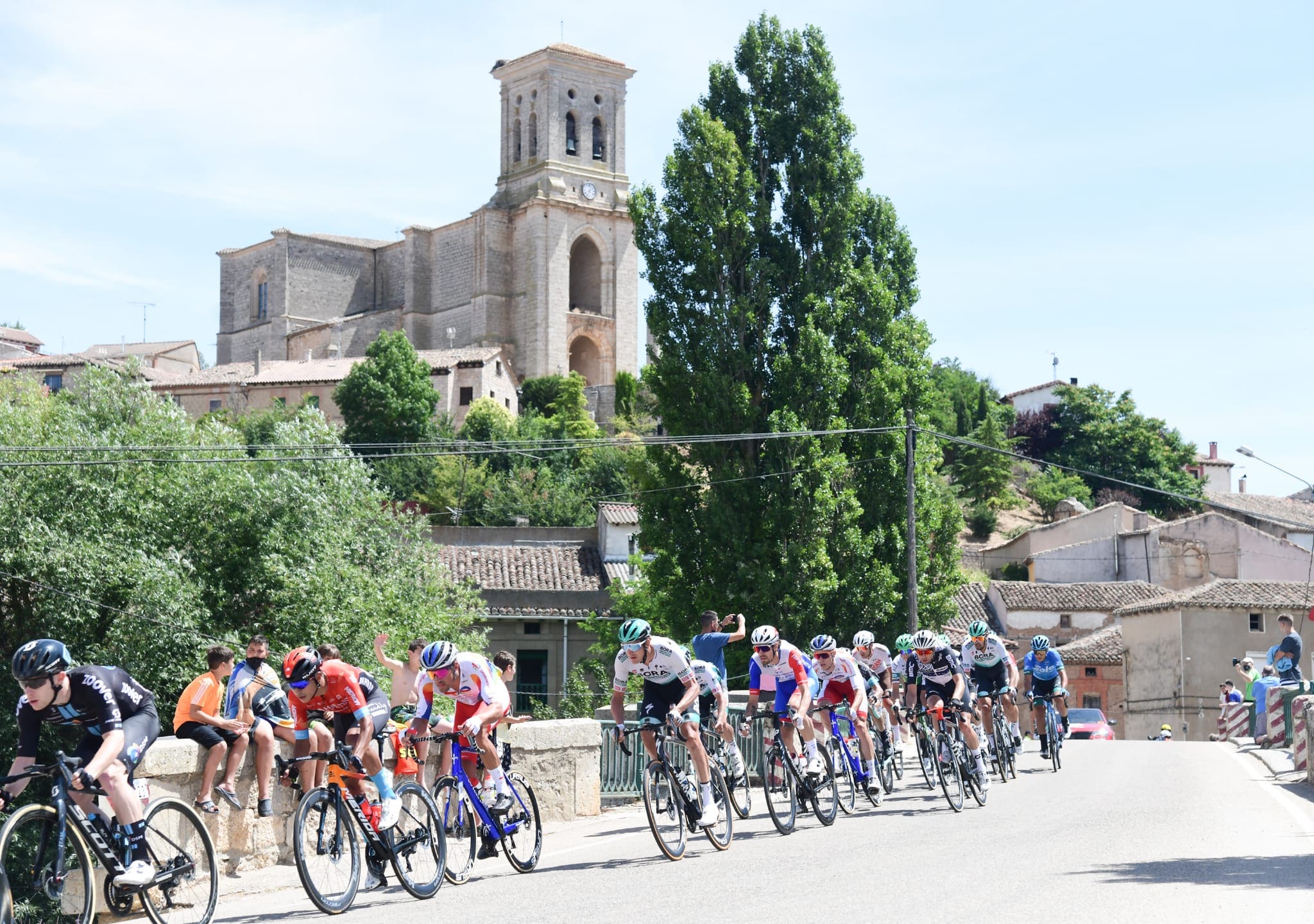 Fotos: Planckaert se enfunda el primer maillot morado de la Vuelta a Burgos