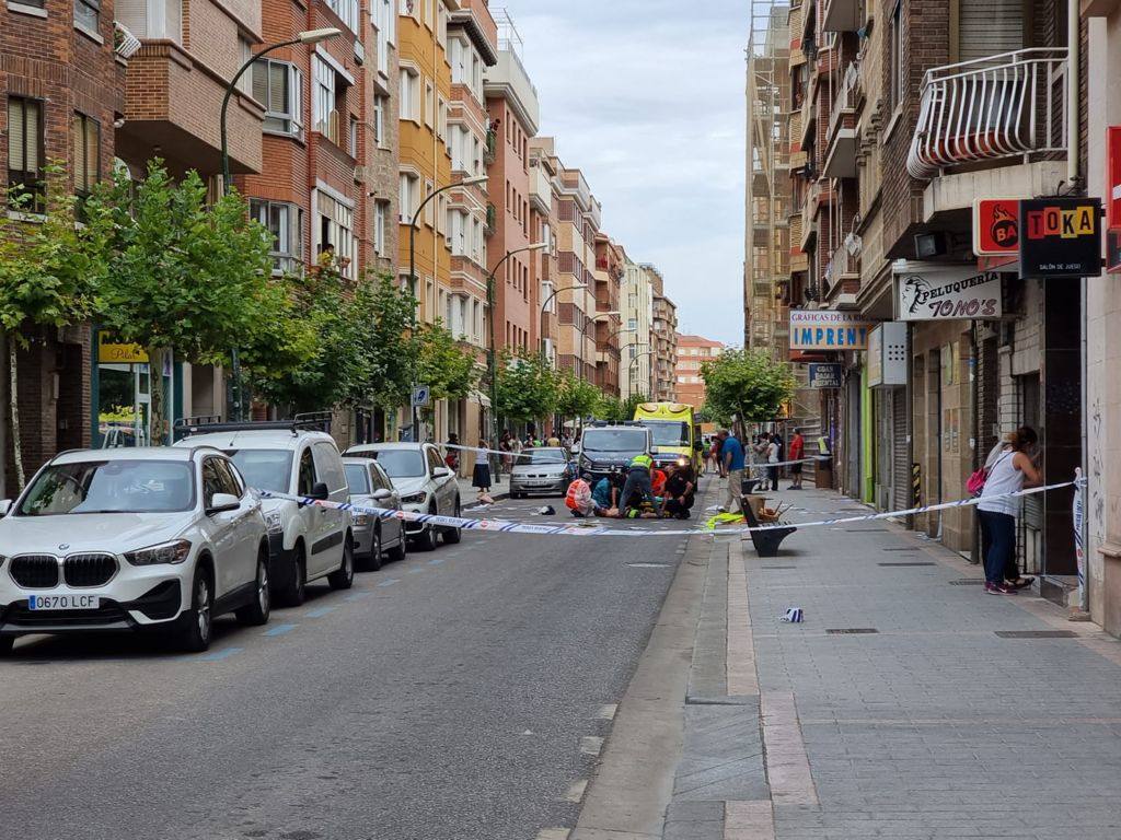 Momento en el que el hombre era reducido en la calle Carrequemada.