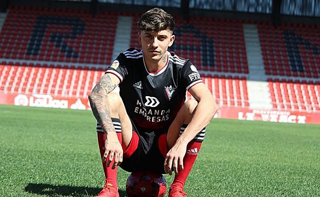 El Mirandés ata por dos temporadas a César Gelabert 