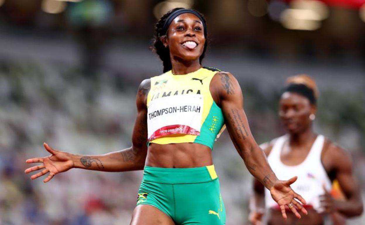 Elaine Thompson-Herah, tras imponerse en los 200. 