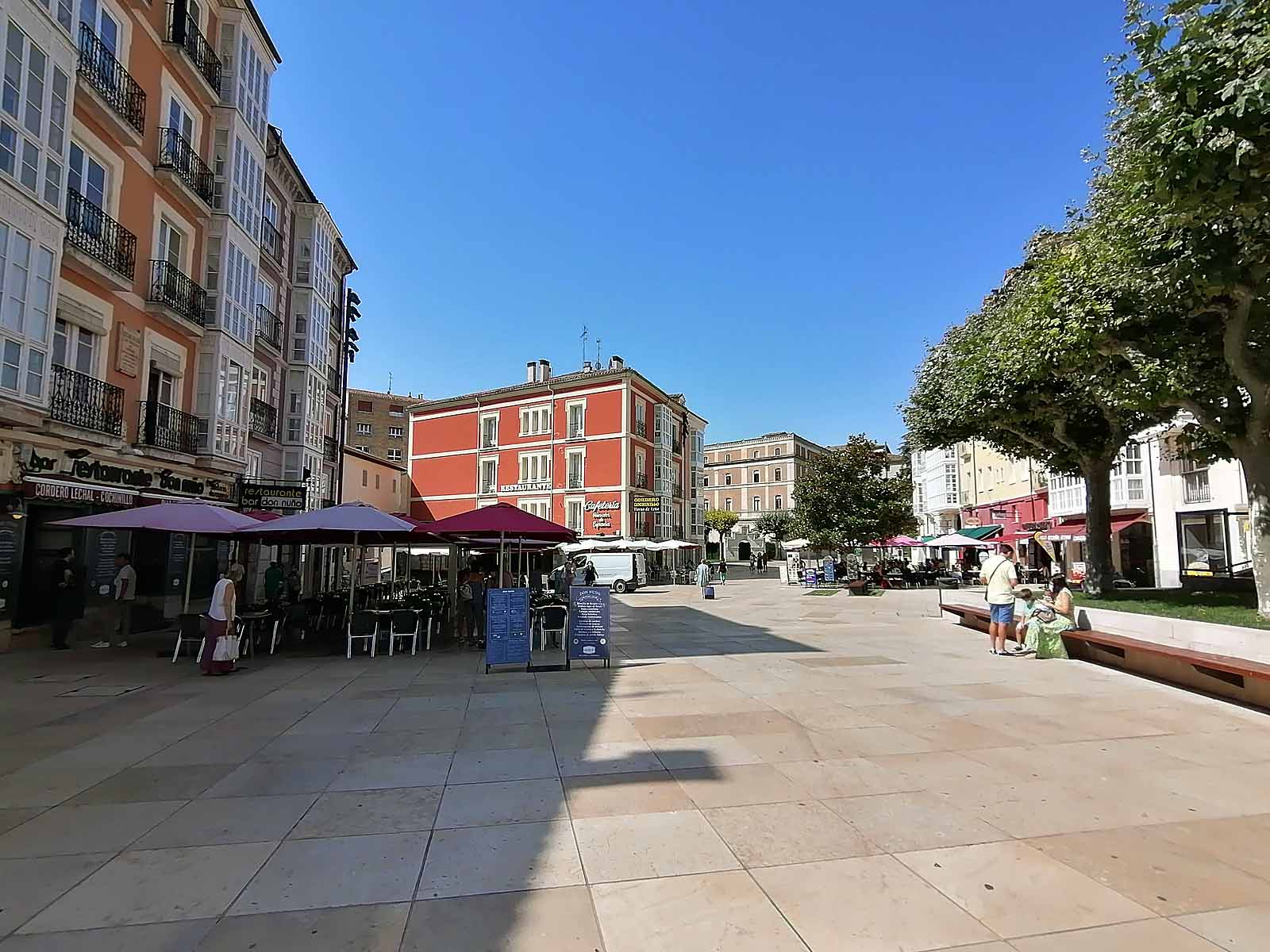 Las terrazas a la sombra han sido parada obligatoria para muchos. 