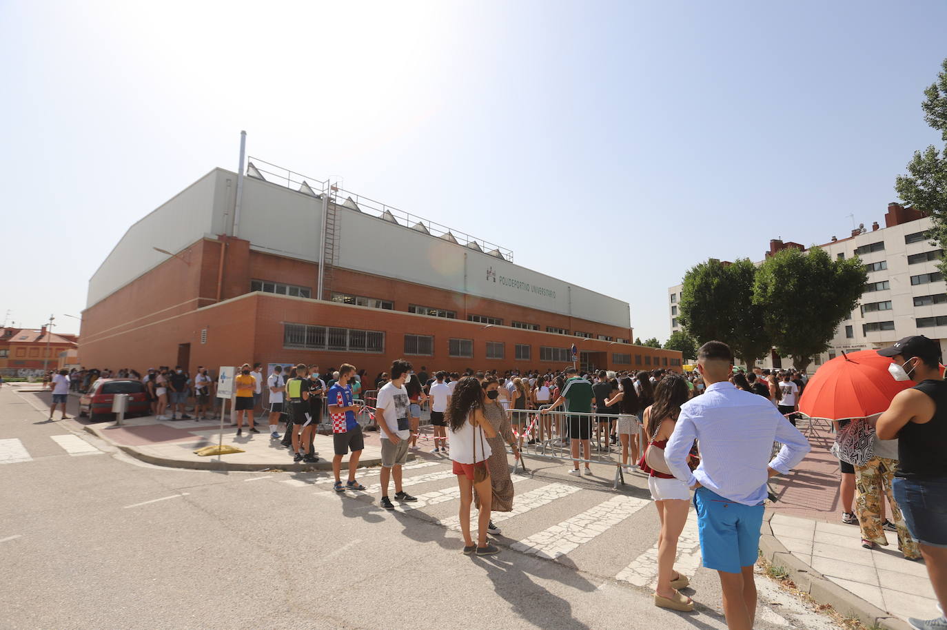 Fotos: Los burgaleses de 16 y 17 años comienzan a vacunarse contra la covid