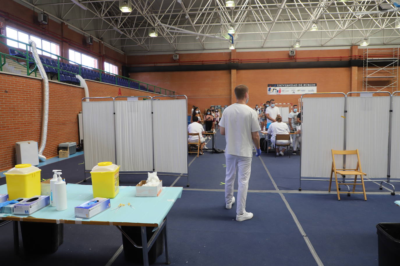 Fotos: Los burgaleses de 16 y 17 años comienzan a vacunarse contra la covid