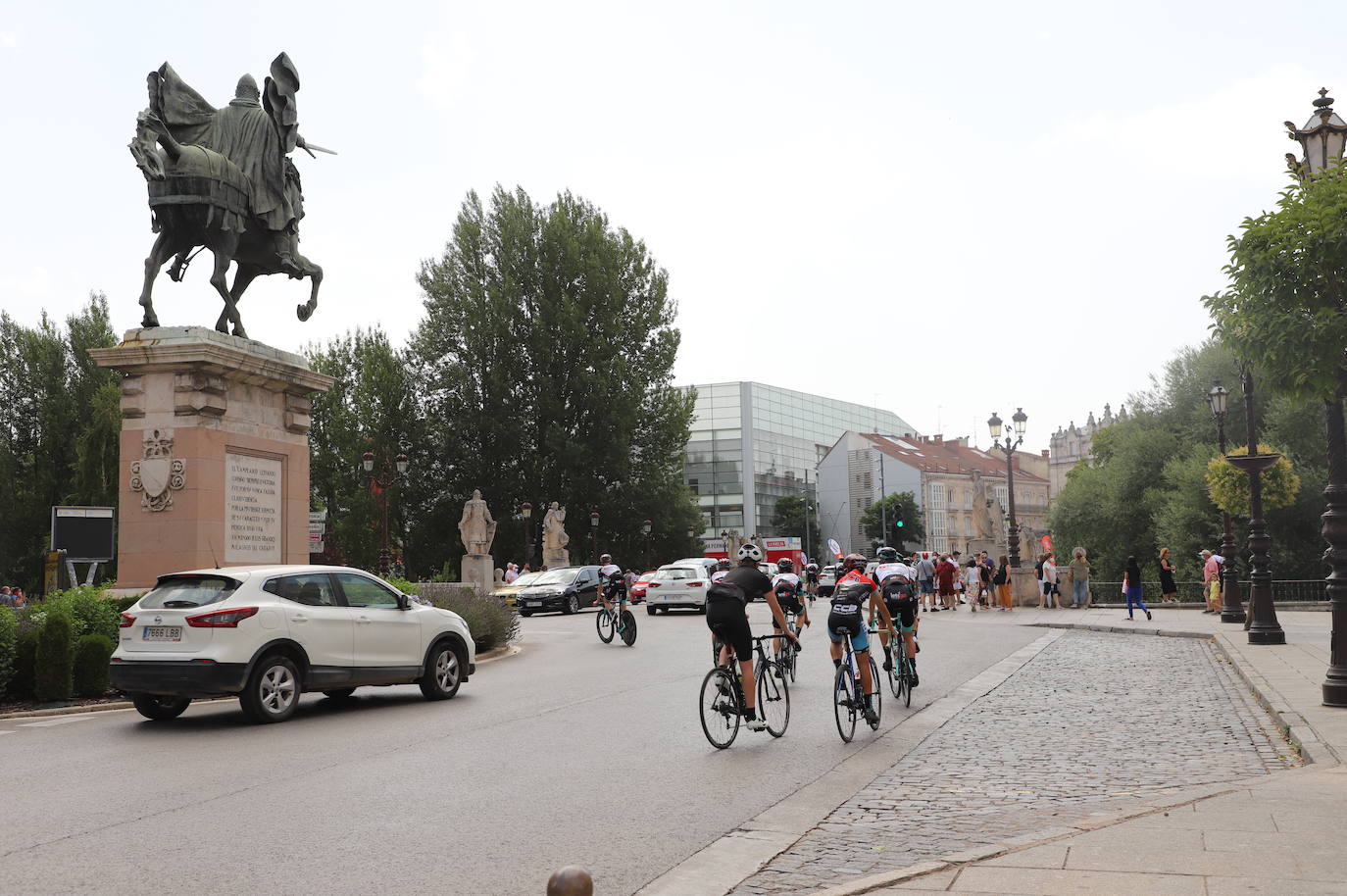 Imagen principal - La Vuelta a España ya se siente en Burgos