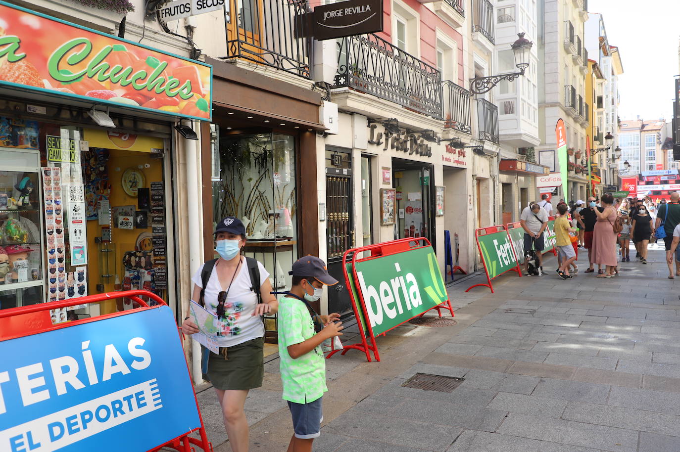 El vallado del final de la primera etapa cerca el acceso a sus negocios.