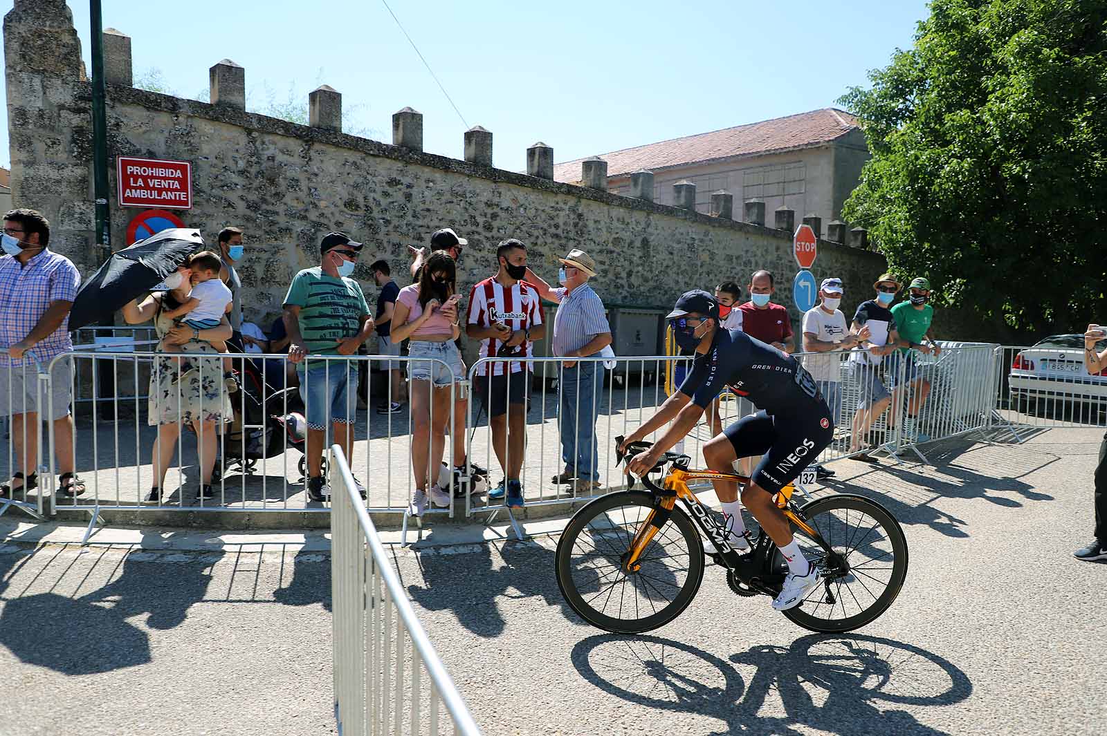 La localidad burgalesa disfruta con el inicio de una jornada marcada por la montaña.