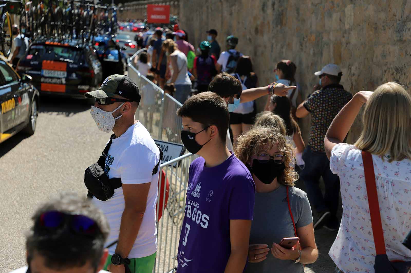 La localidad burgalesa disfruta con el inicio de una jornada marcada por la montaña.