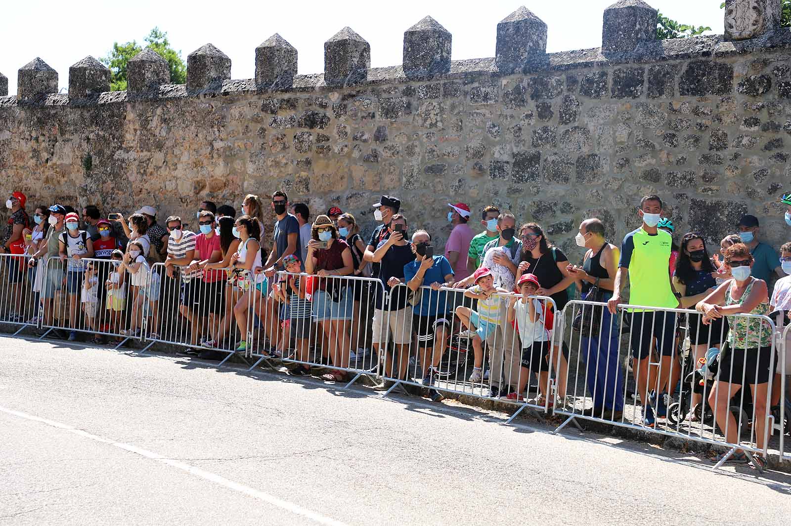 La localidad burgalesa disfruta con el inicio de una jornada marcada por la montaña.