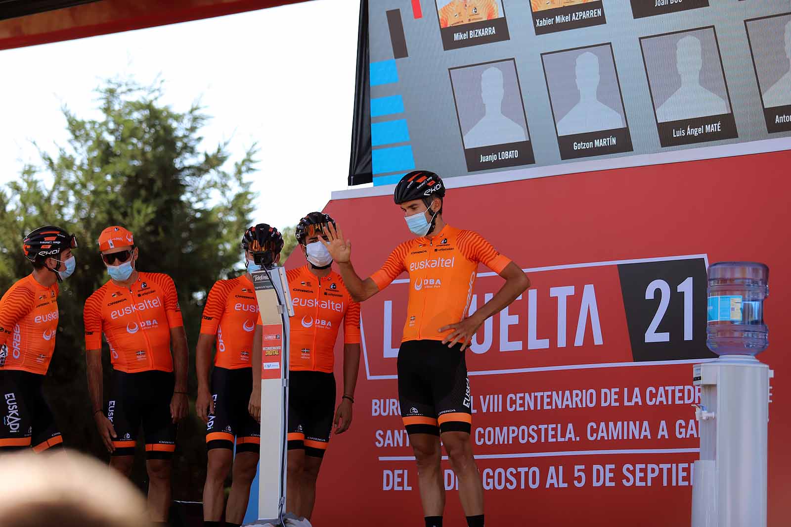 La localidad burgalesa disfruta con el inicio de una jornada marcada por la montaña.