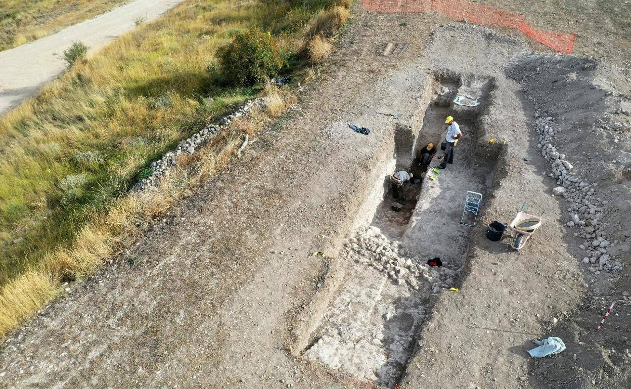 Excavaciones en el Cerro Castarreño. 