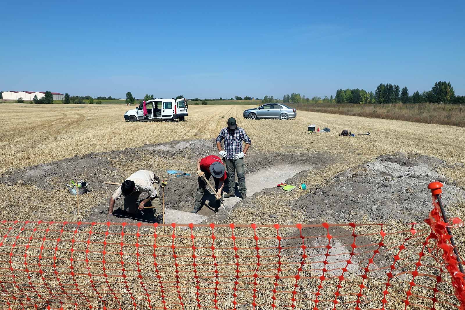 Un grupo de arqueólogos se traslada por quinto año para investigar un asedio romano.