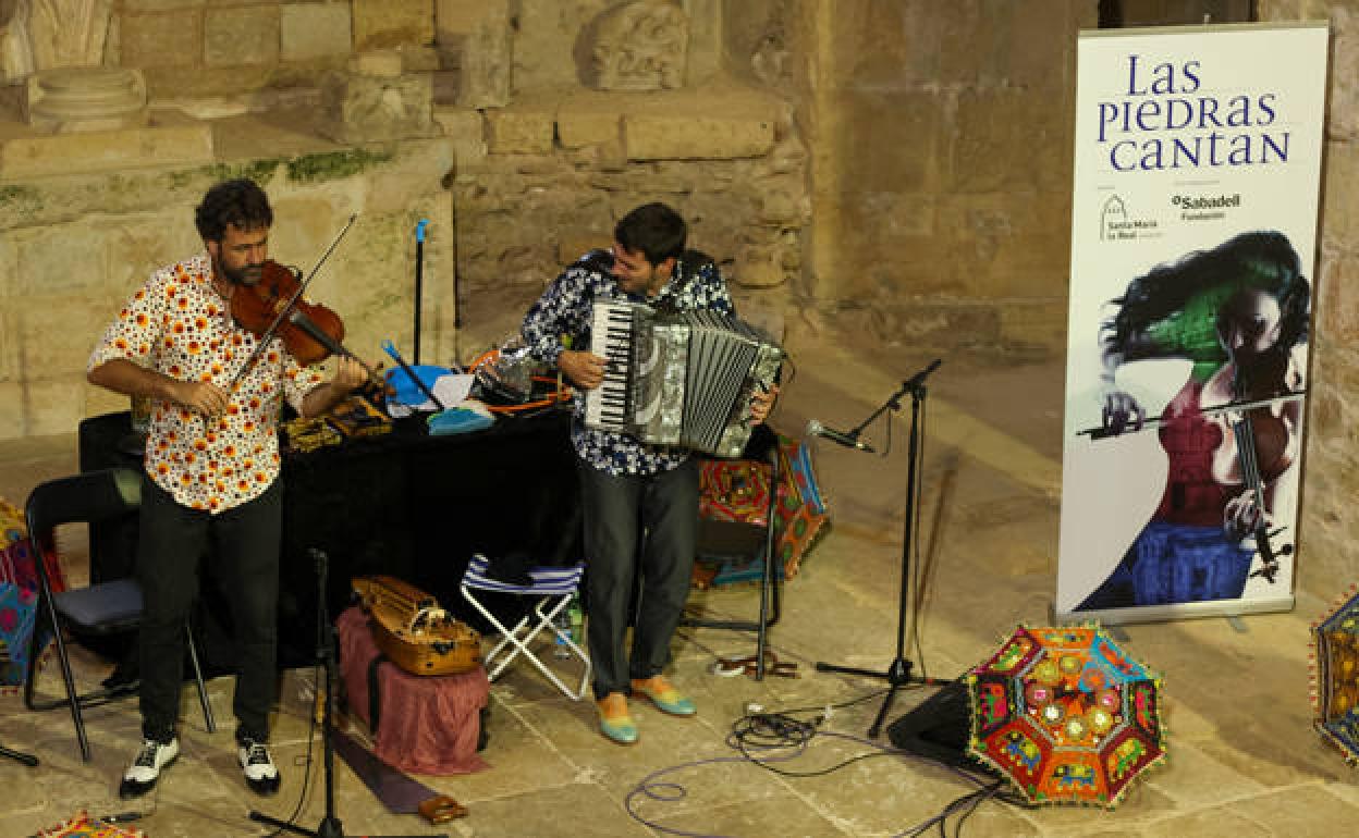 El dúo Fetén Fetén durante el concierto. 