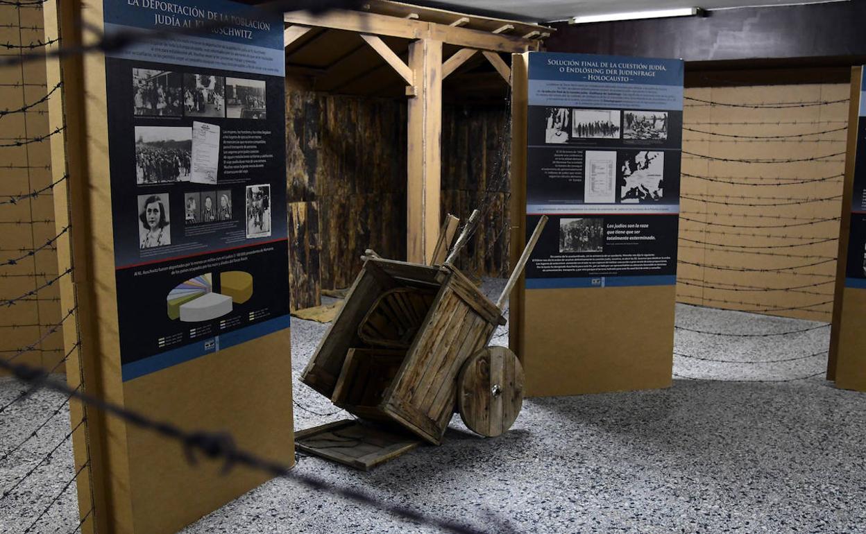 Exposición sobre el campo de concentración de Auschwitz.