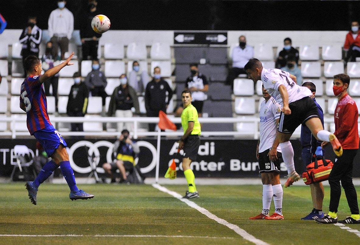 Fotos: Imágenes del Burgos CF - Eibar en El Plantío