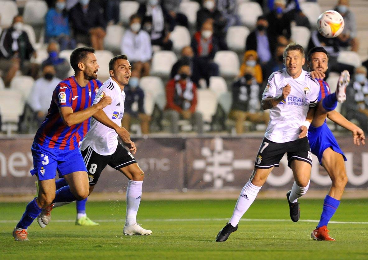 Fotos: Imágenes del Burgos CF - Eibar en El Plantío