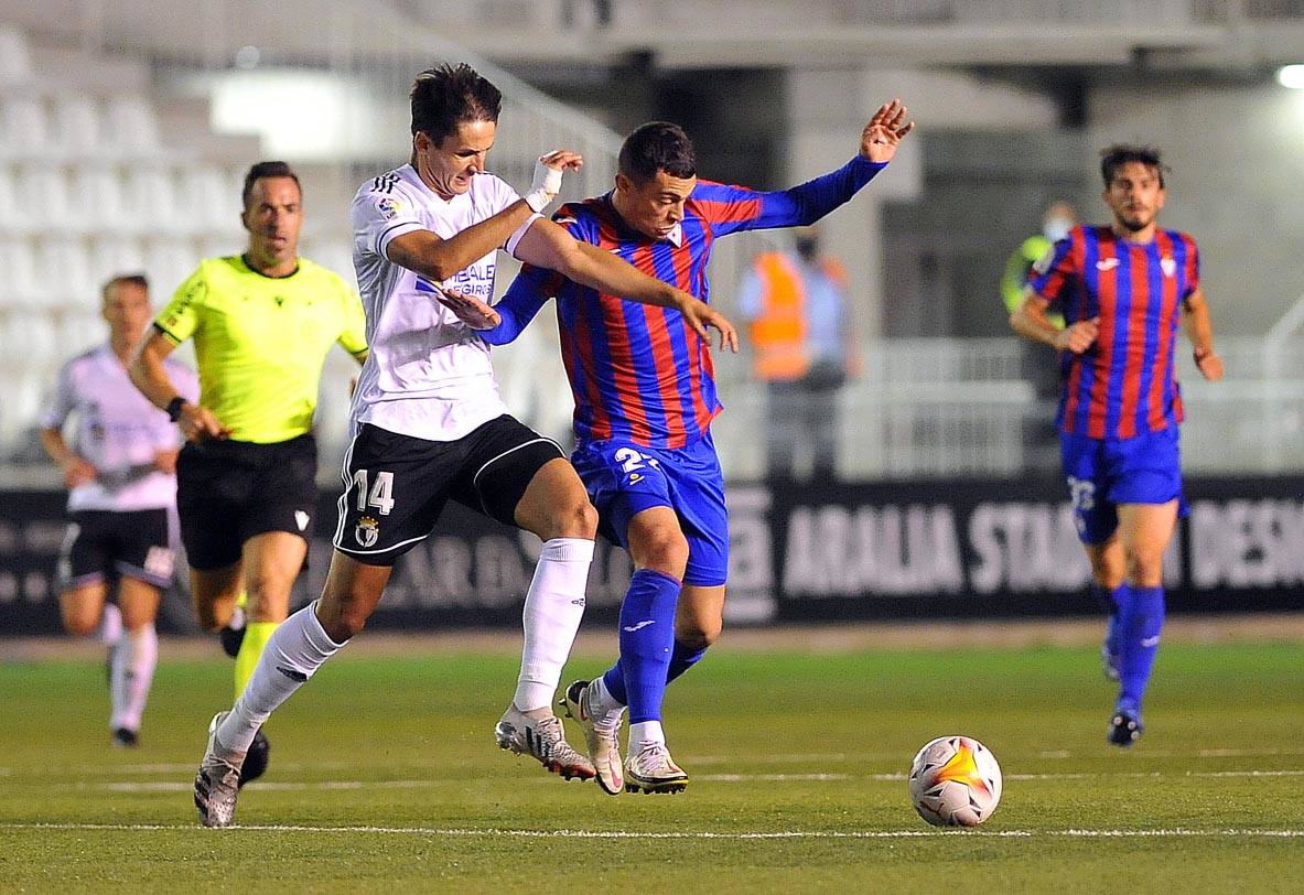 Fotos: Imágenes del Burgos CF - Eibar en El Plantío