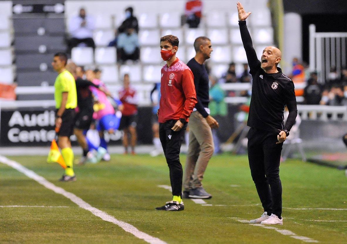 Fotos: Imágenes del Burgos CF - Eibar en El Plantío