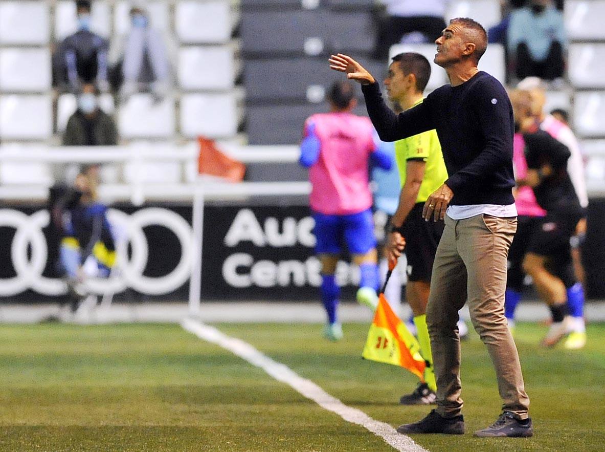 Fotos: Imágenes del Burgos CF - Eibar en El Plantío