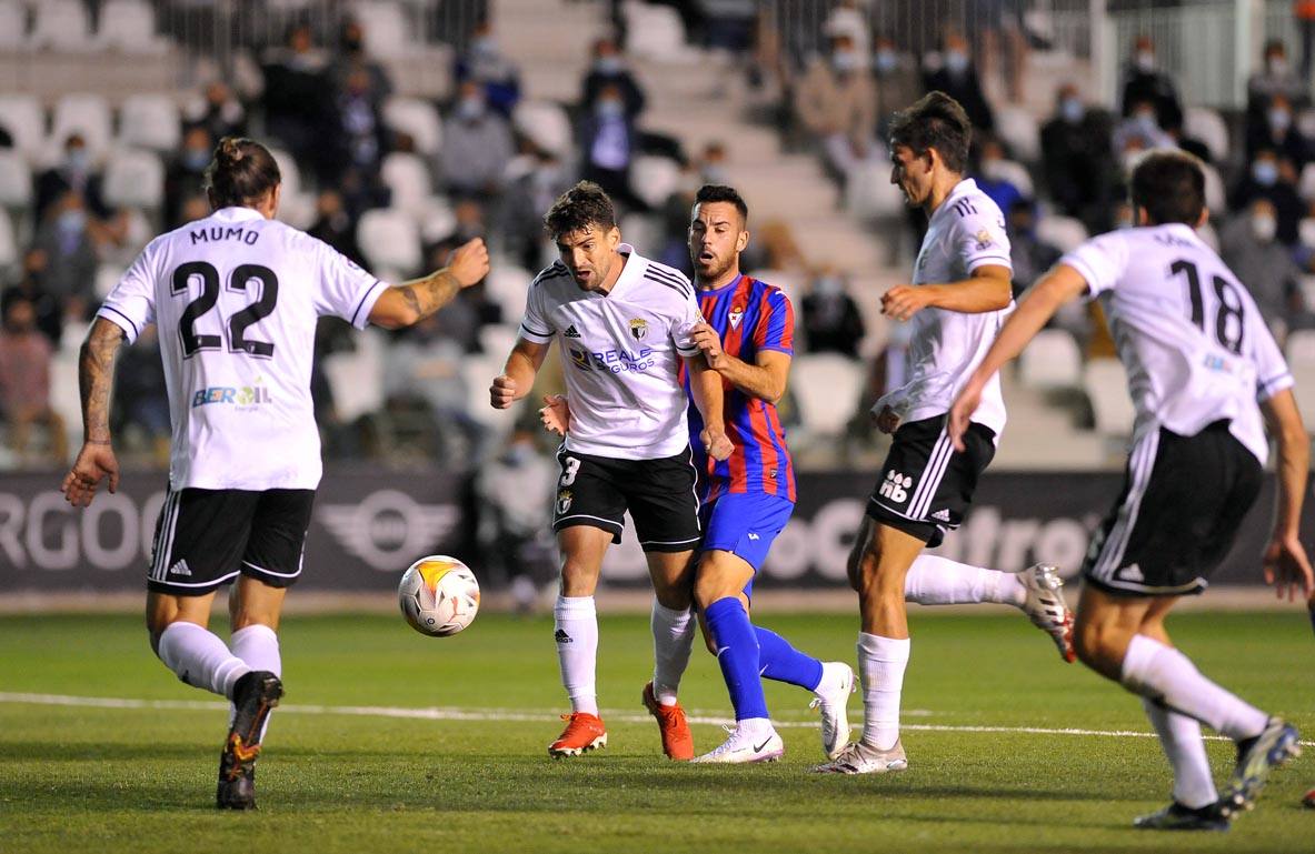 Fotos: Imágenes del Burgos CF - Eibar en El Plantío