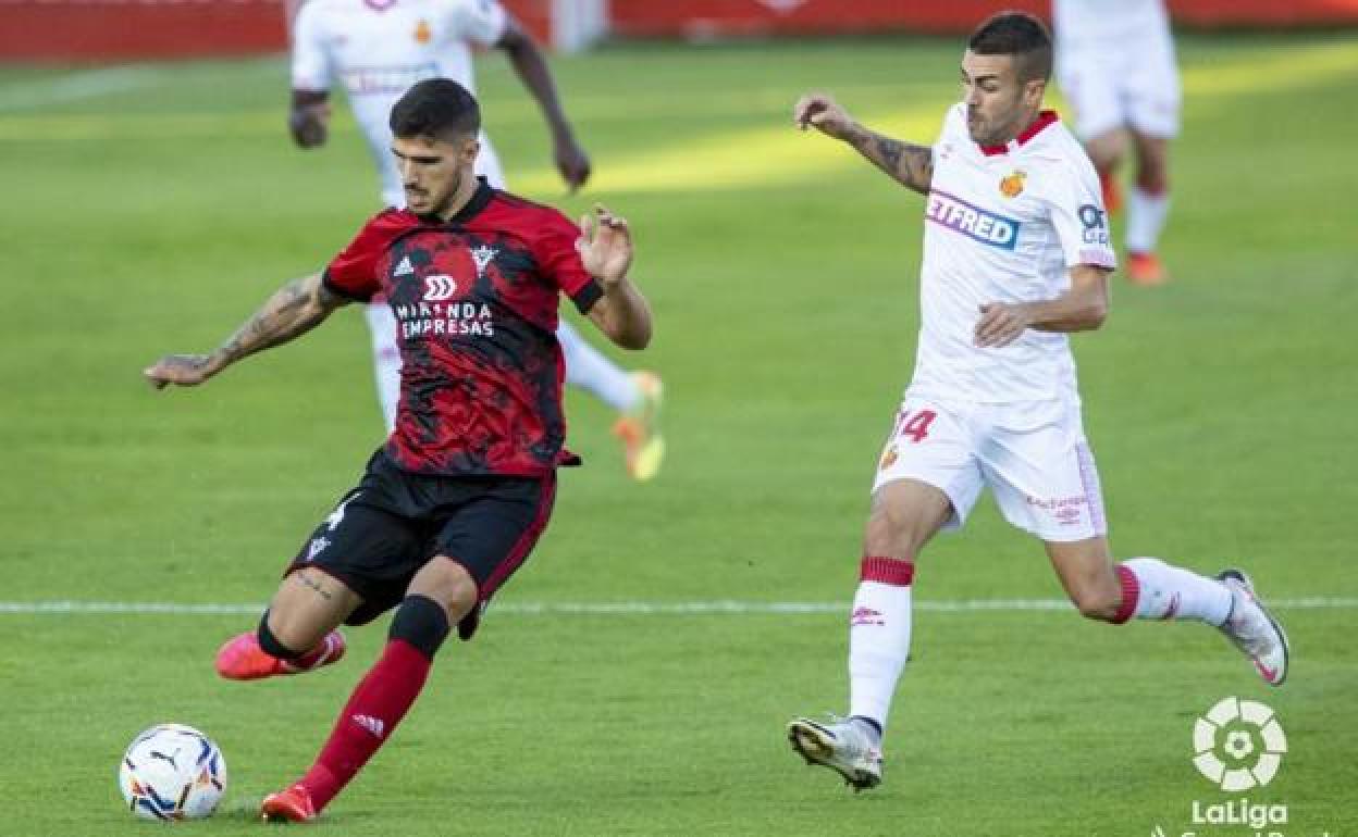 Imagen de archivo de un partido del CDMirandés ante el RCD Mallorca. 