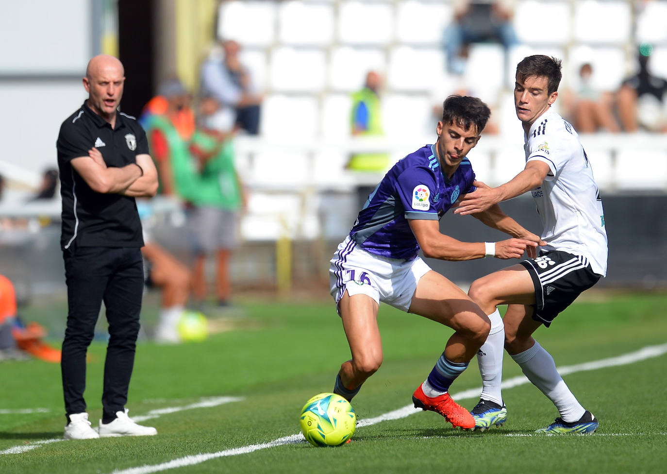 Fotos: El Burgos CF golea al Real Valladolid