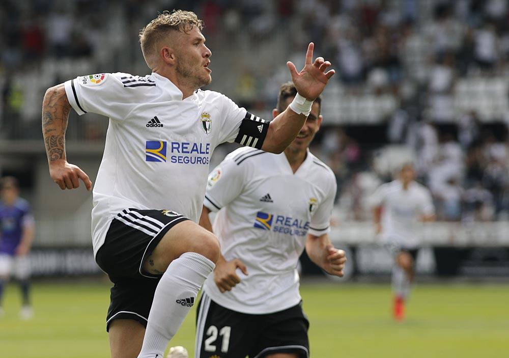 Fotos: El Burgos CF golea al Real Valladolid