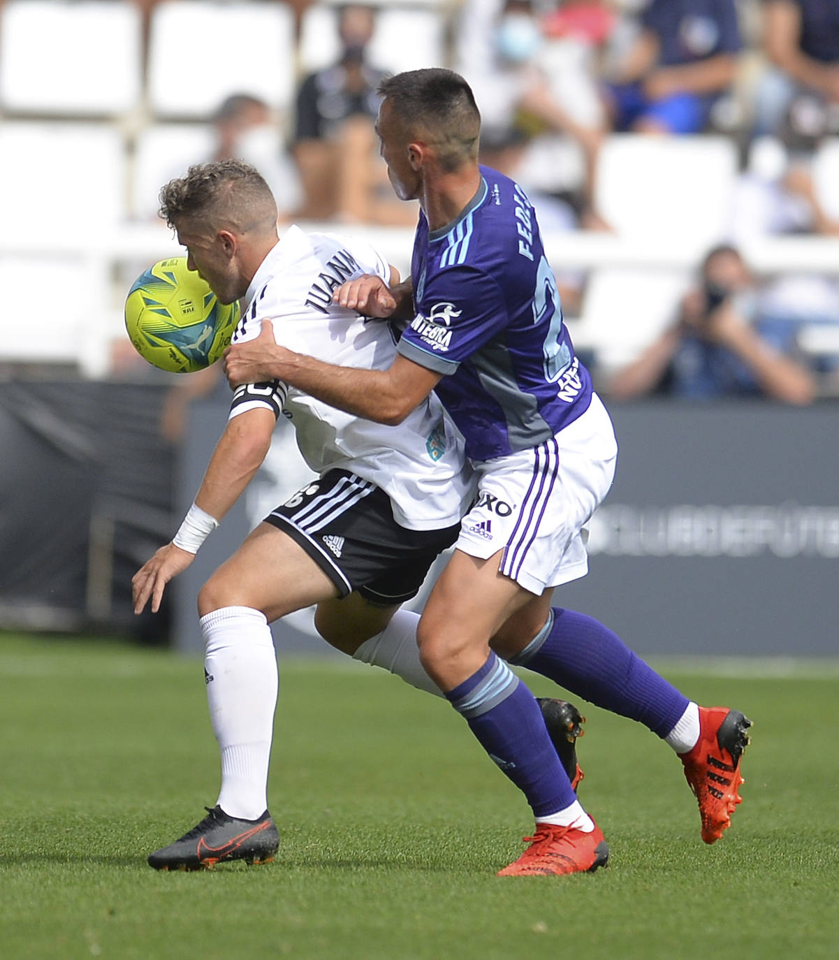 Fotos: El Burgos CF golea al Real Valladolid