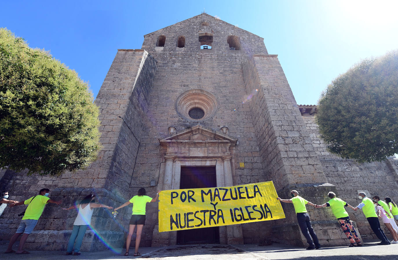 Abrazo a la iglesia de Mazuela. 