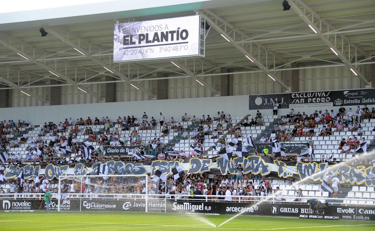 Gradas del Plantío durante el encuentro frente al Real Valladolid.