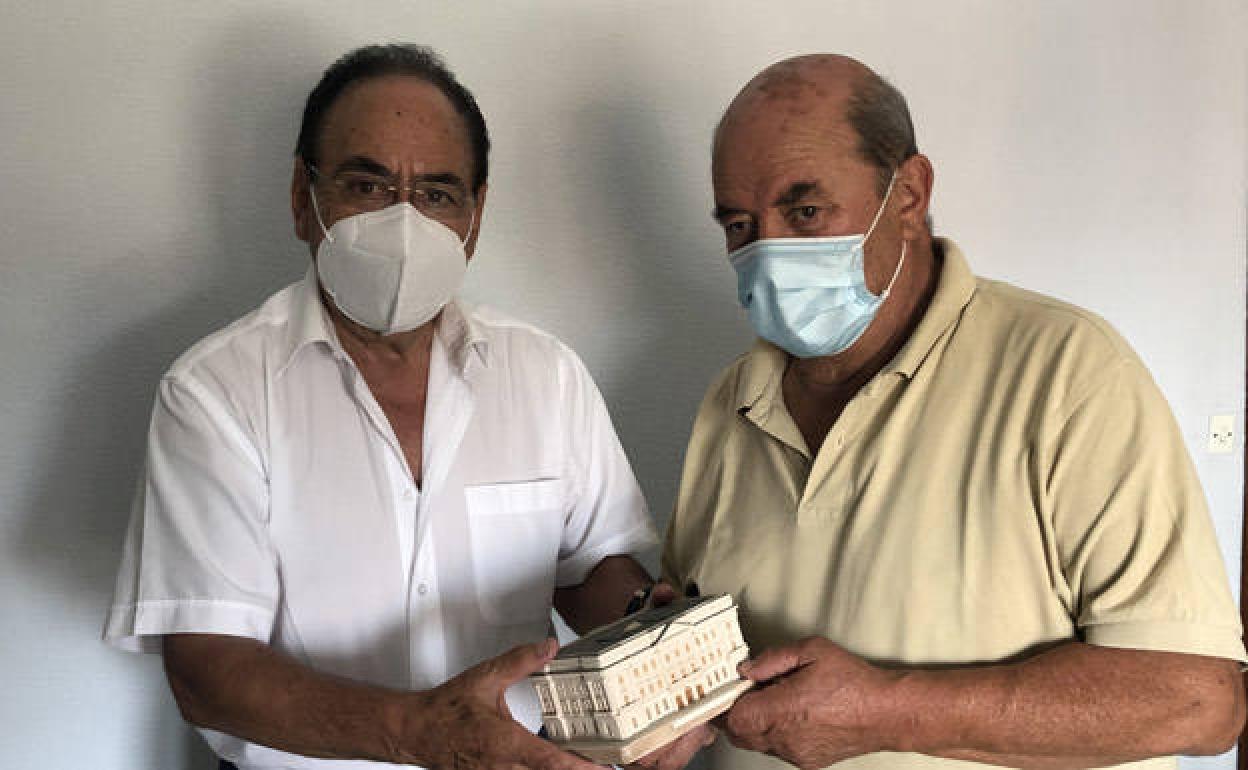 Ángel Guerra (izda.) con Juan José Gutiérrez Rogero. 