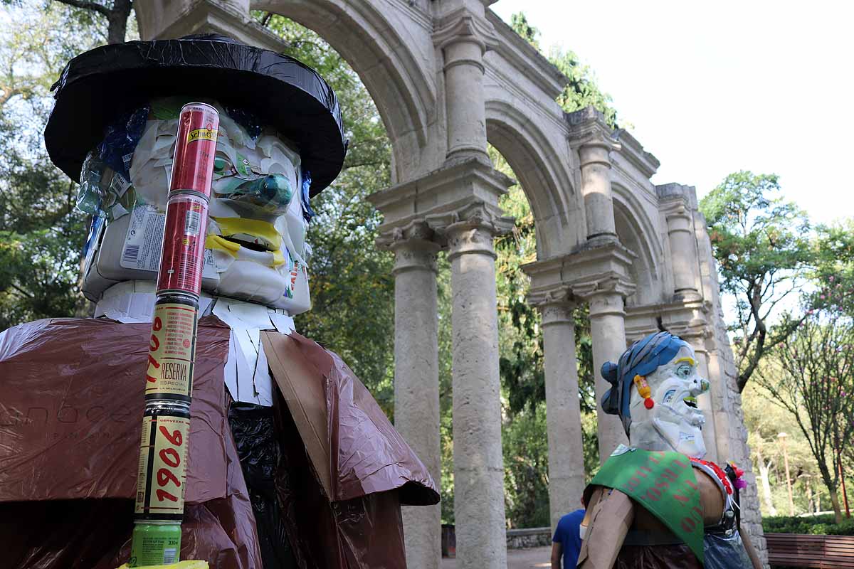 El parque de la Isla de Burgos acoge cinco esculturas realizadas con residuos de diversa naturaleza para concienciar sobre la reutilización de la basura. 