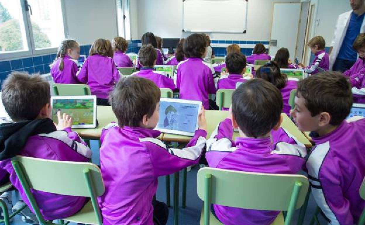 La Fundación Caja de Burgos lanza su oferta educativa con un centenar de actividades para el curso 2021/2022