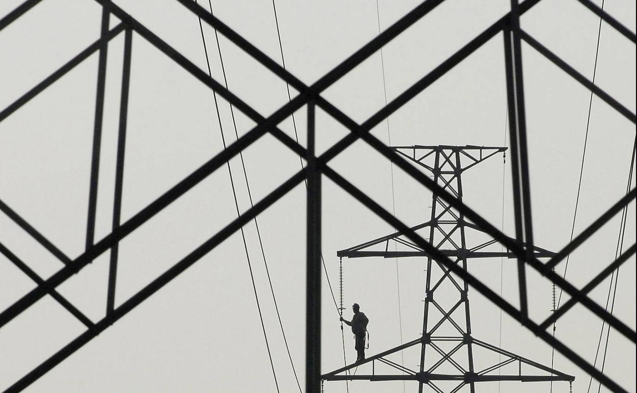 El Gobierno, abierto a rebajar más impuestos de la factura eléctrica