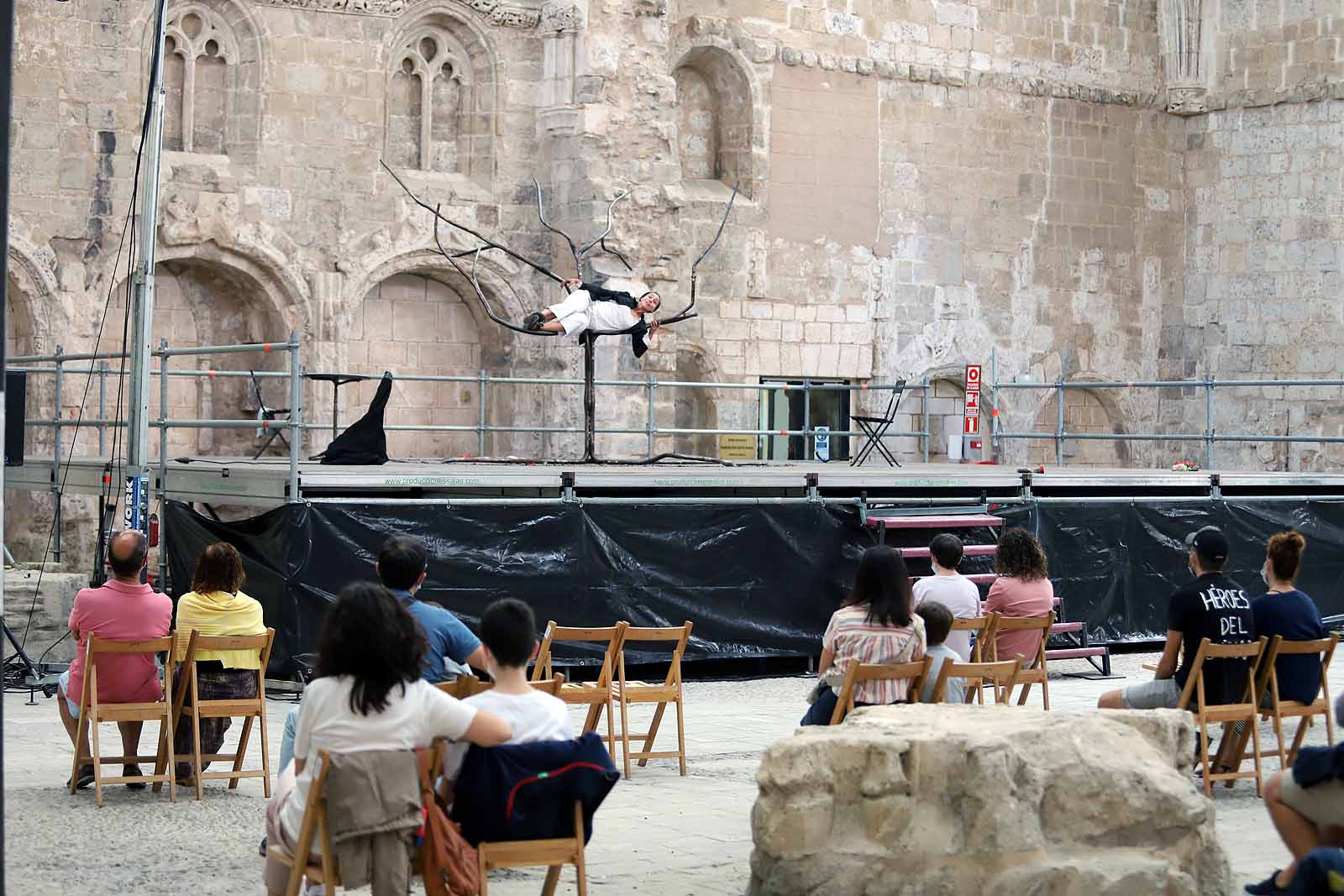 Circo, danza y teatro ya están en Burgos en una nueva edición del festival.