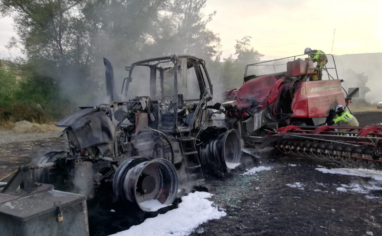 Imagen de la maquinaria agrícola en la que comenzó el incendio. 