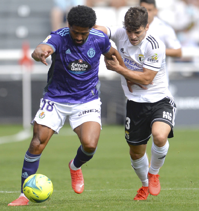 Fran García, en una jugada en el partido contra el Real Valladolid.