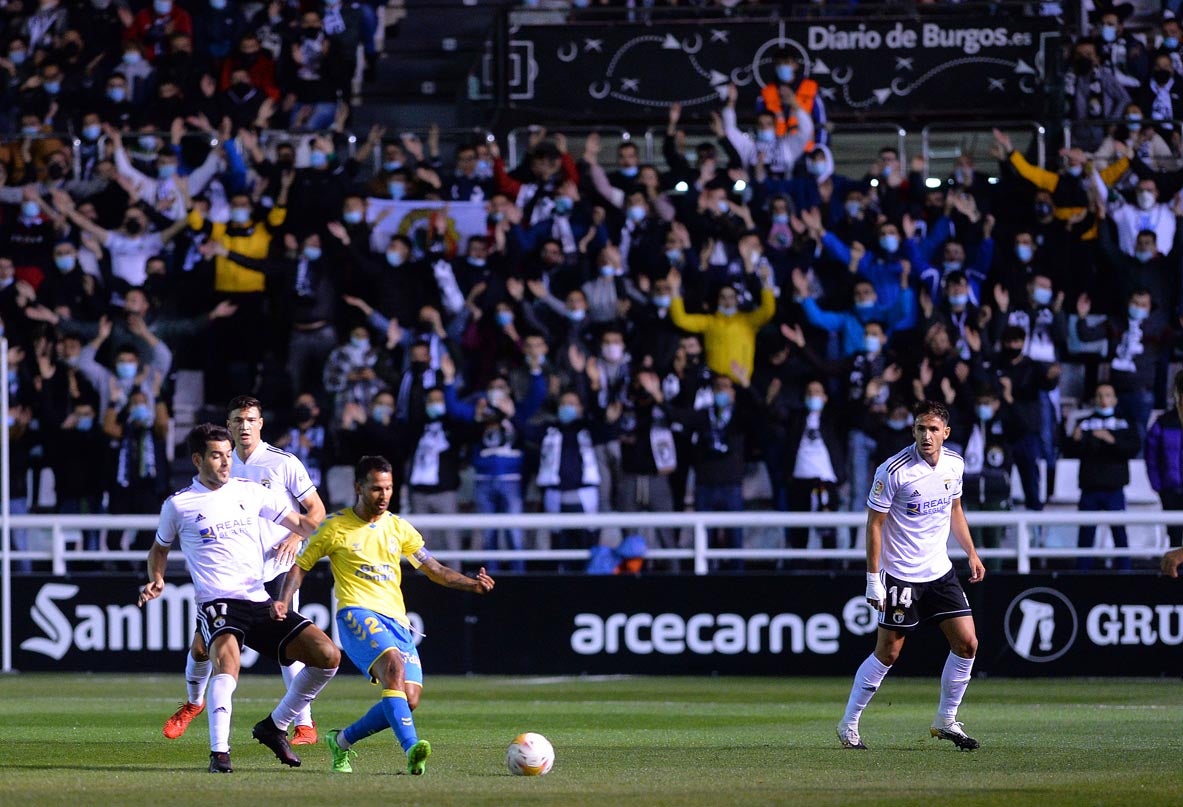 Fotos: El Burgos CF suma un empate frente a Las Palmas