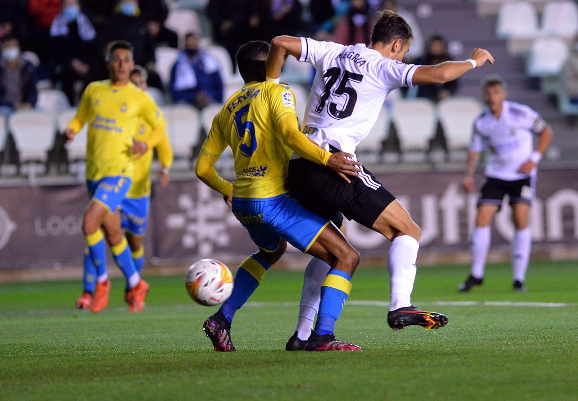 Fotos: El Burgos CF suma un empate frente a Las Palmas