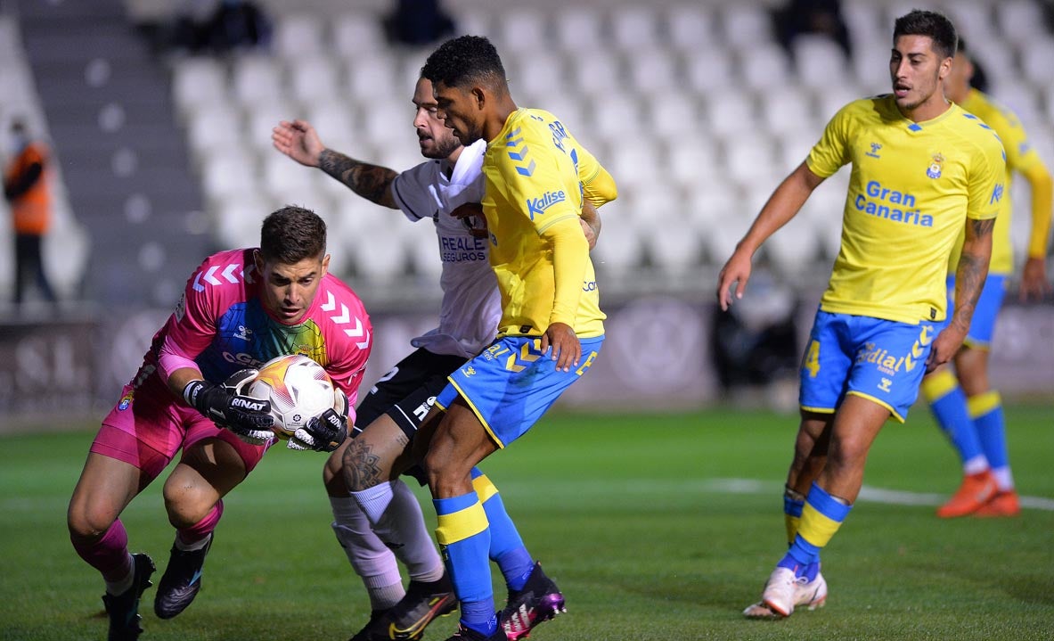Fotos: El Burgos CF suma un empate frente a Las Palmas