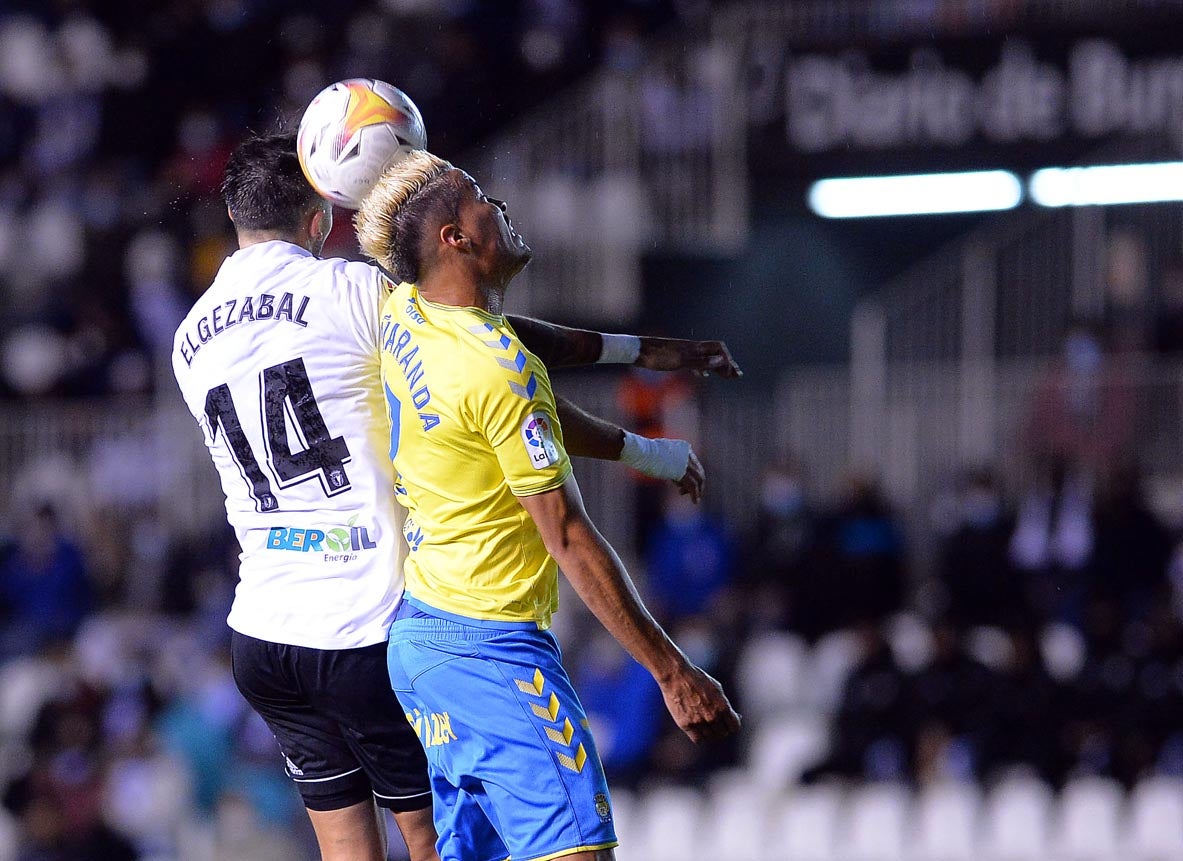 Fotos: El Burgos CF suma un empate frente a Las Palmas