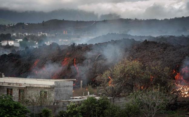 Fuego del volcán en la zona de Los Llanos de Aridane