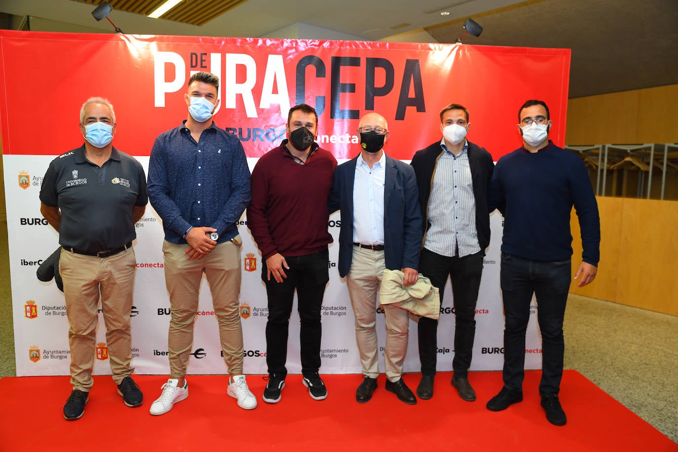 César Hernando, Johan Wagnaaer, José García (entrenador), Iñaki Sicilia (presidente) Tomás Carrió y José Basso, del Aparejadores Rugby.