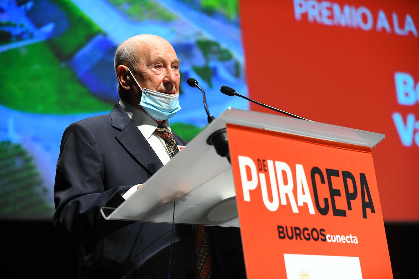 Los premiados posan con su galardón De Pura Cepa.