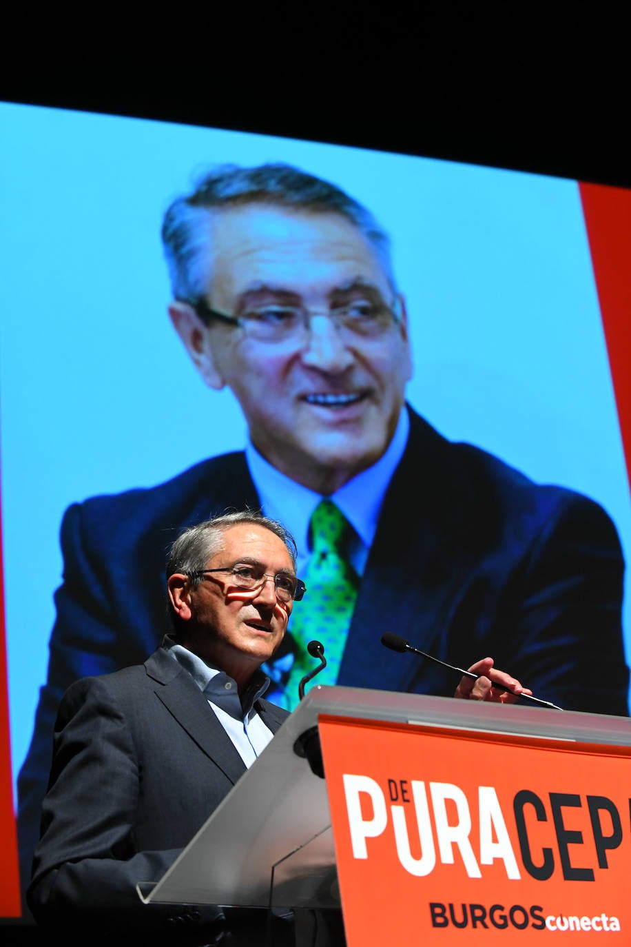 Los premiados posan con su galardón De Pura Cepa.