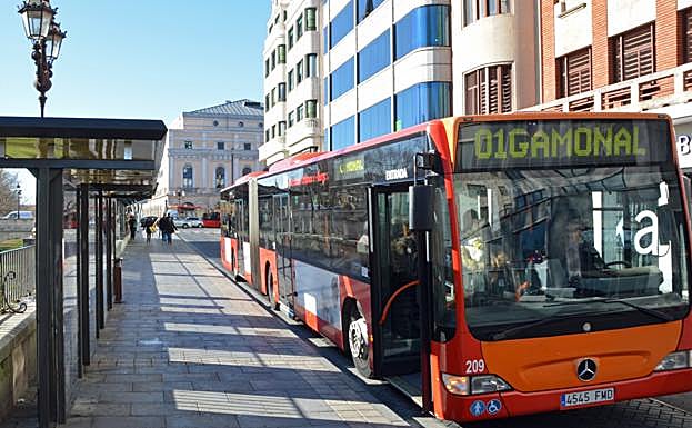 Autobuses Urbanos expedienta al conductor que no dejó subir a un burgalés en silla de ruedas