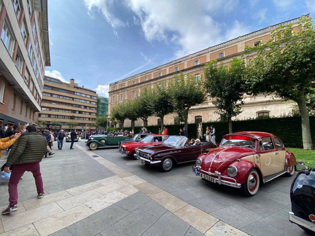 Fotos: Burgos se llena de coches clásicos en favor de la AECC