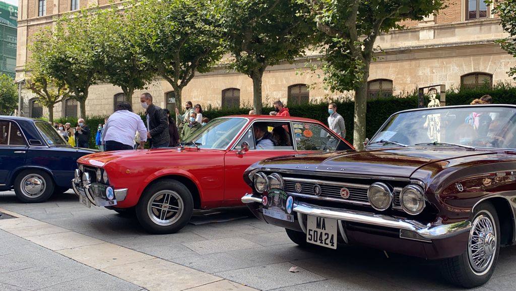 Fotos: Burgos se llena de coches clásicos en favor de la AECC